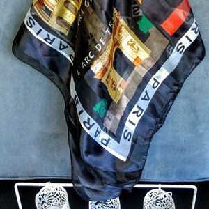 NWOT PARIS RAIN SCARF